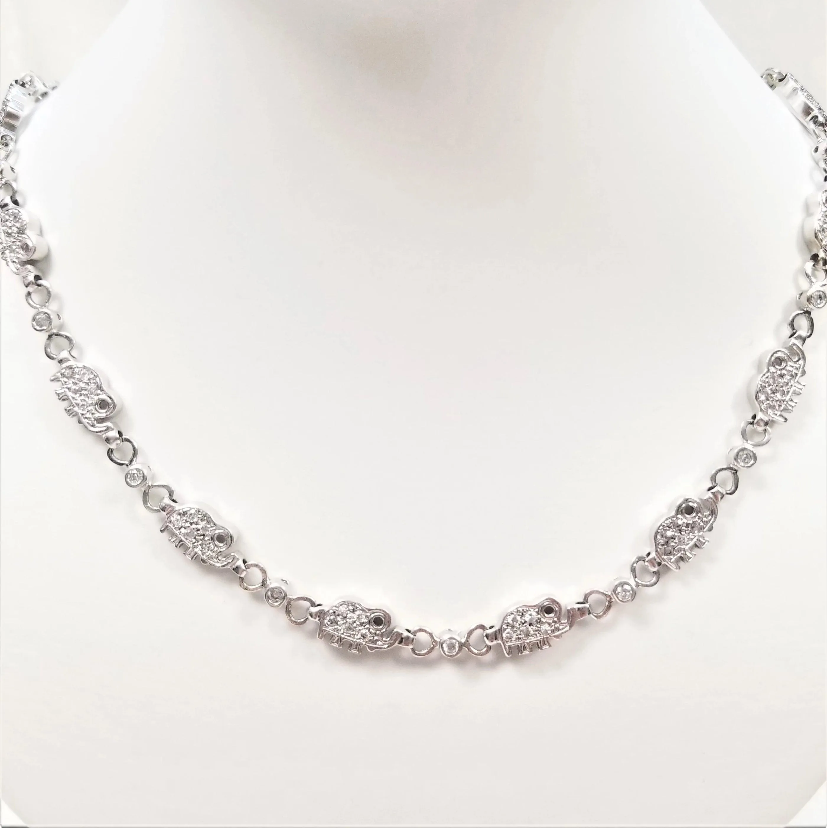 9 kt White Gold and Cubic Zircon Elephant Necklace