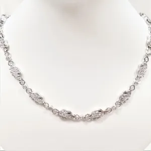 9 kt White Gold and Cubic Zircon Elephant Necklace