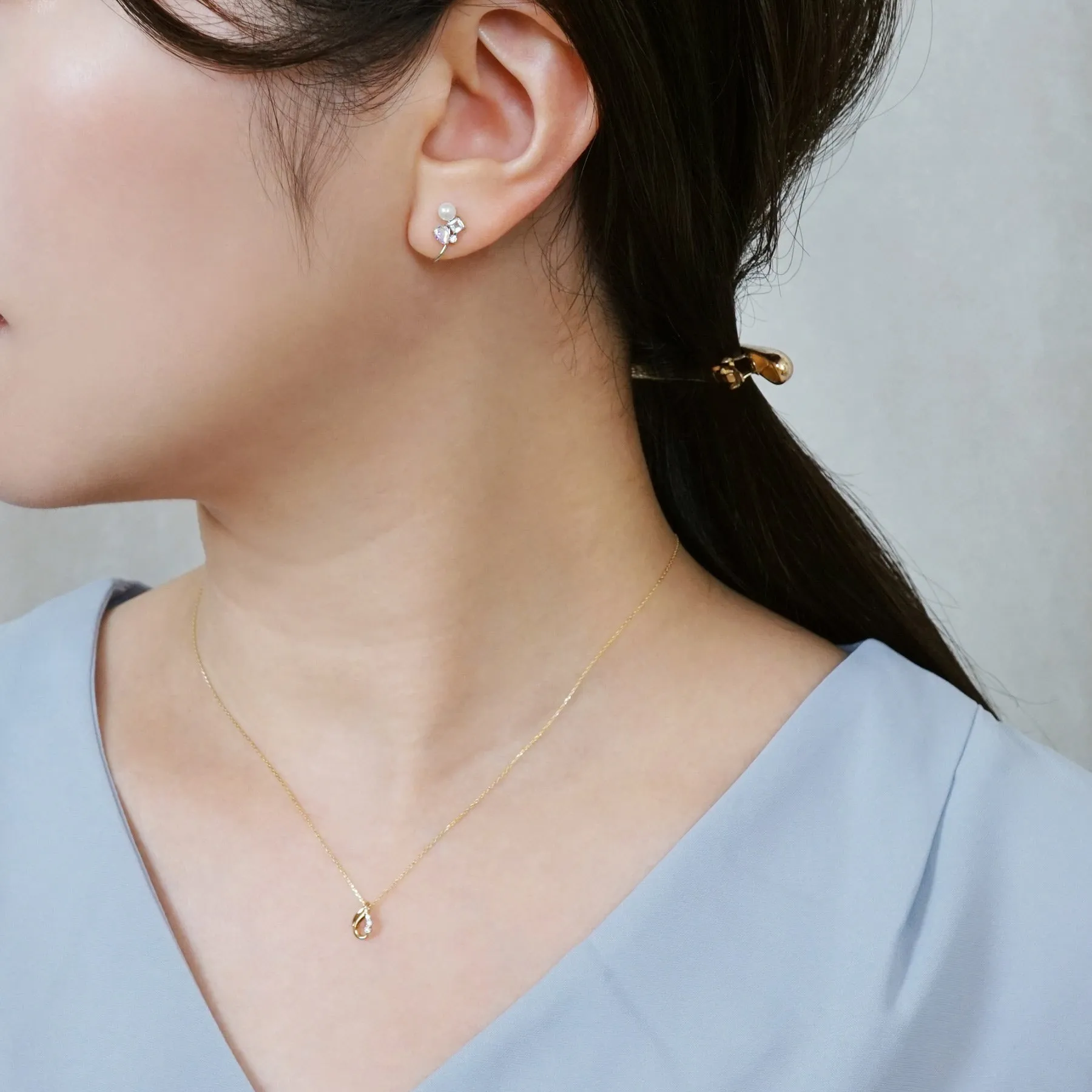 [Airy Clip-On Earrings] 10K Blue Topaz Earrings (White Gold)