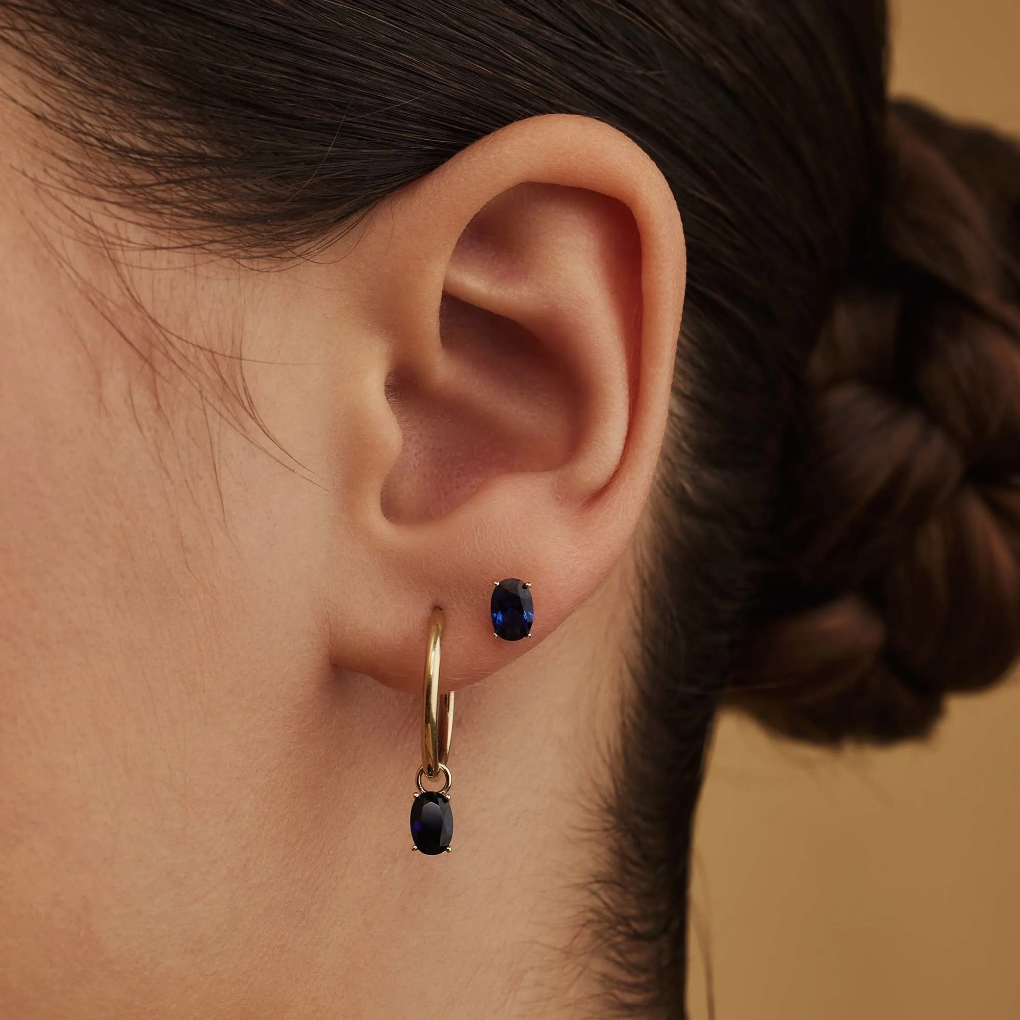 Baguette Nila 14 karat gold hoop earrings with blue zirconia stone