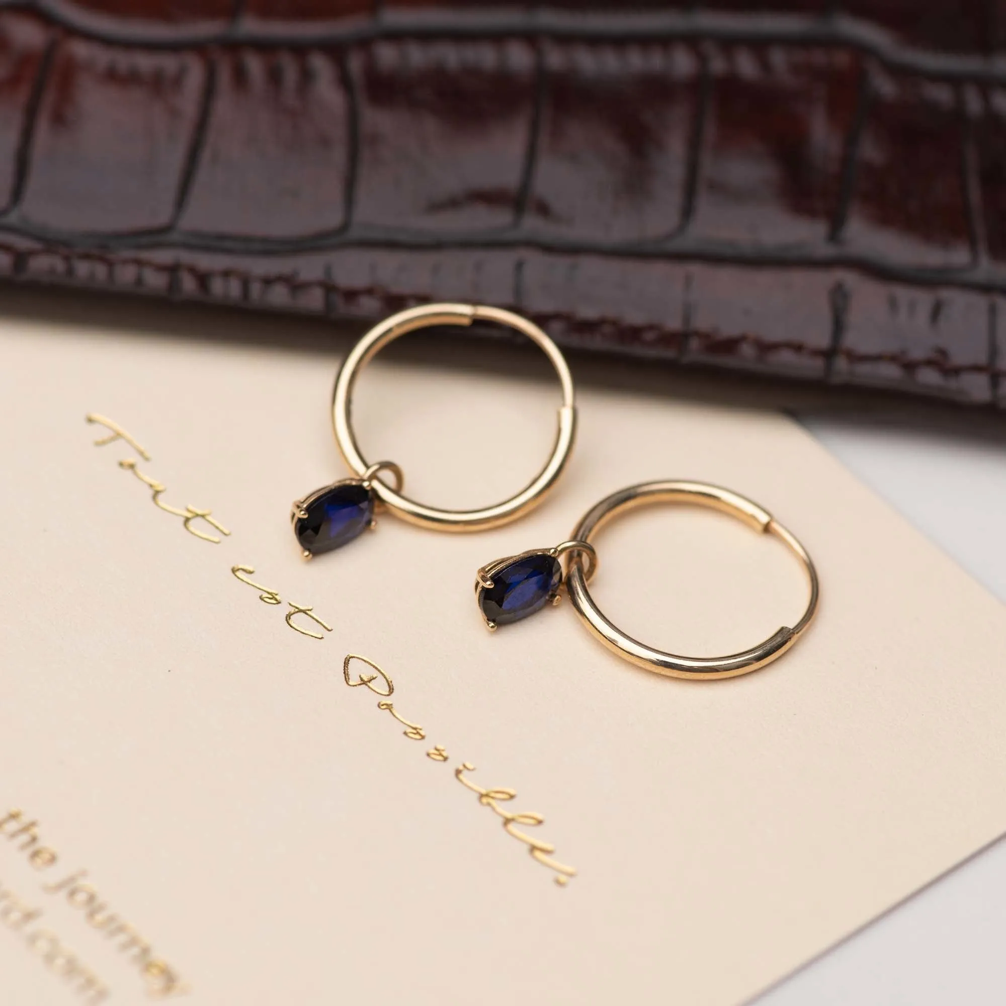 Baguette Nila 14 karat gold hoop earrings with blue zirconia stone
