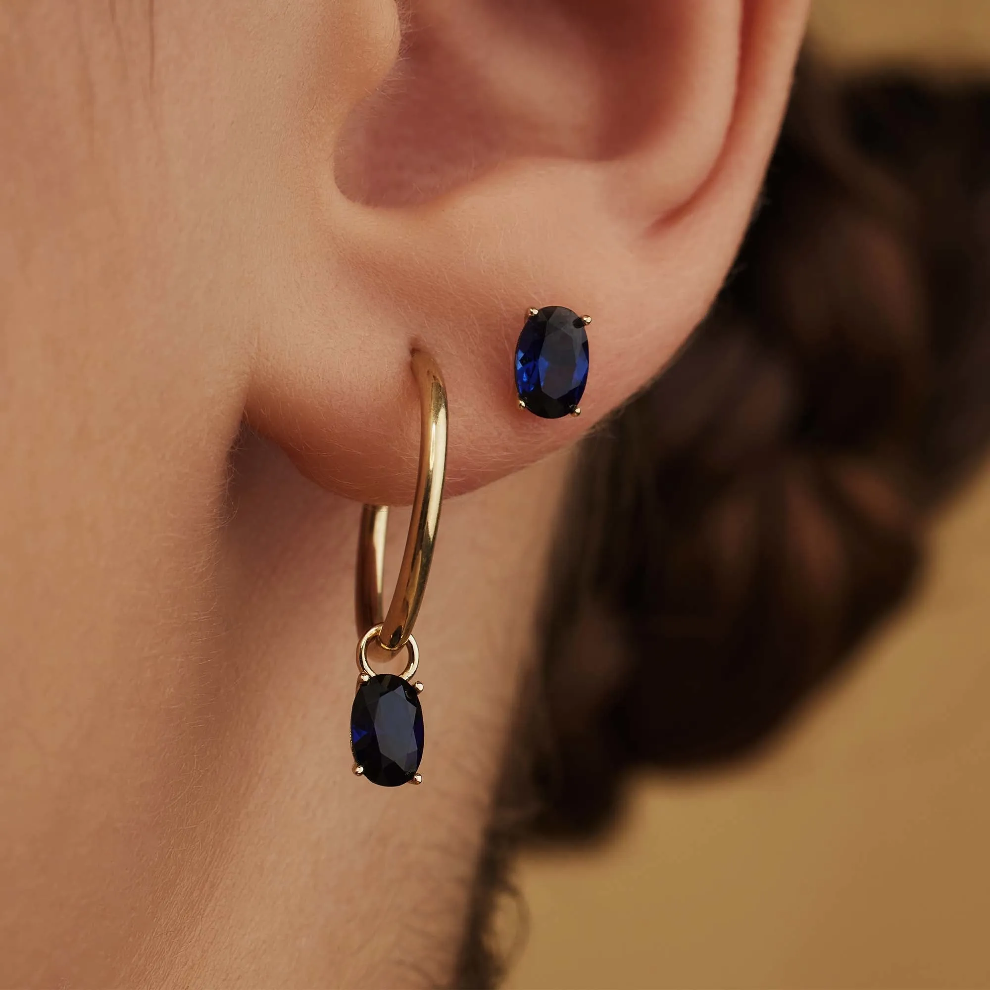 Baguette Nila 14 karat gold hoop earrings with blue zirconia stone