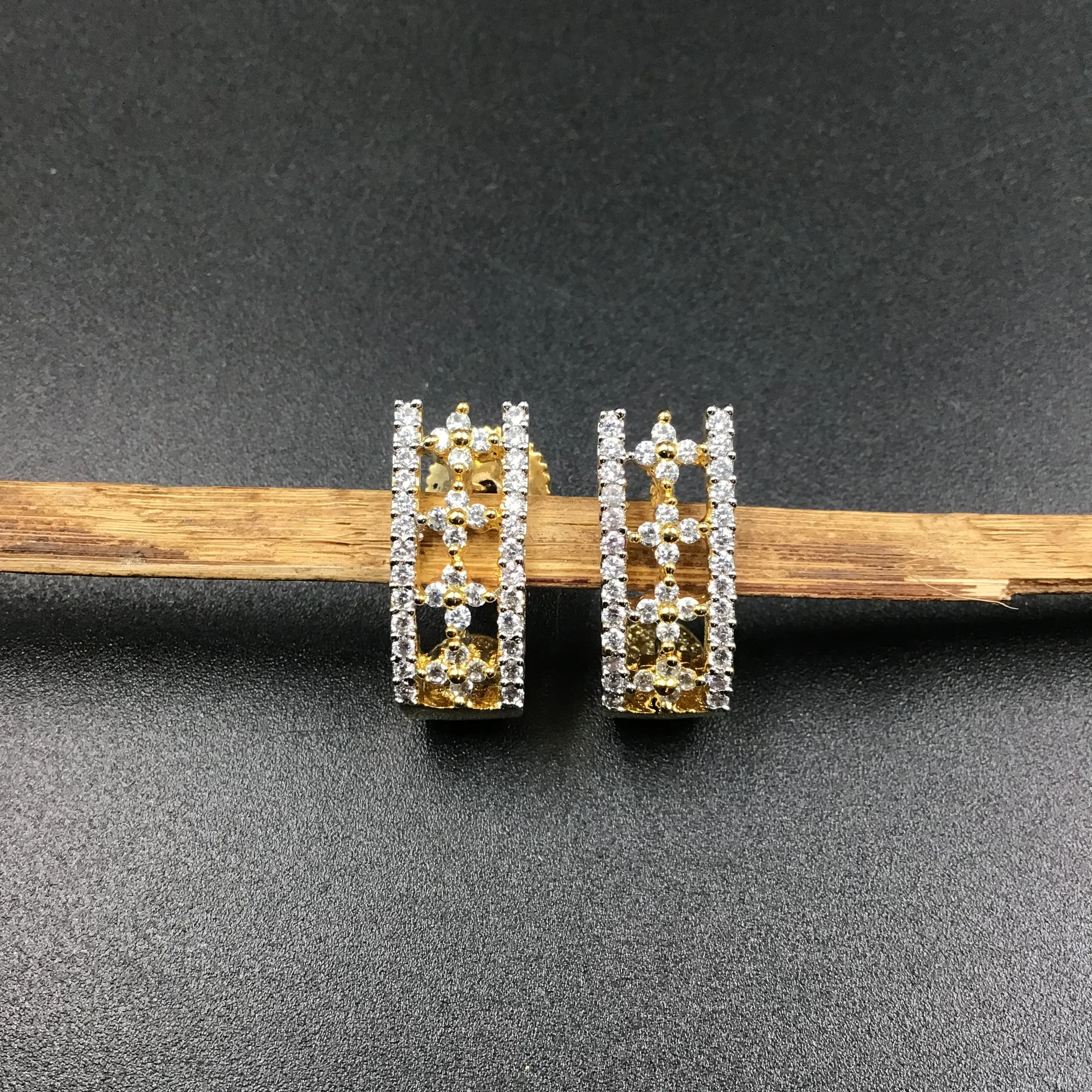 Bali Zircon/AD 3195-11