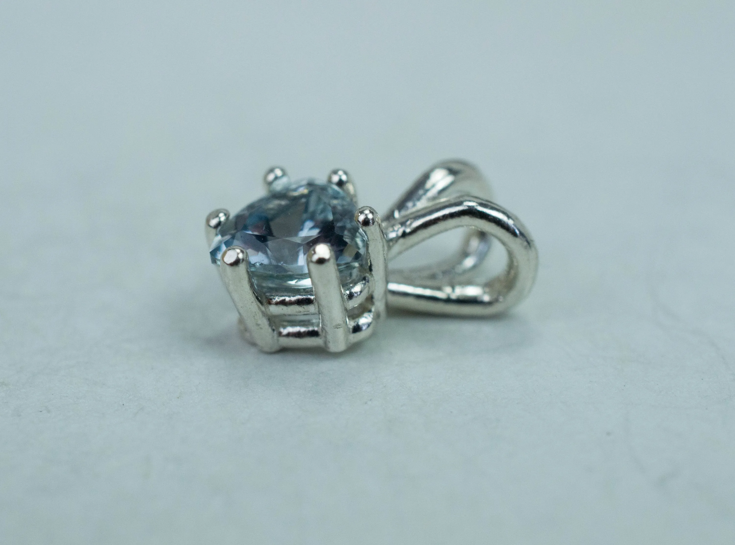 Montana Sapphire Pendant; Natural Untreated USA Sapphire; 0.890cts