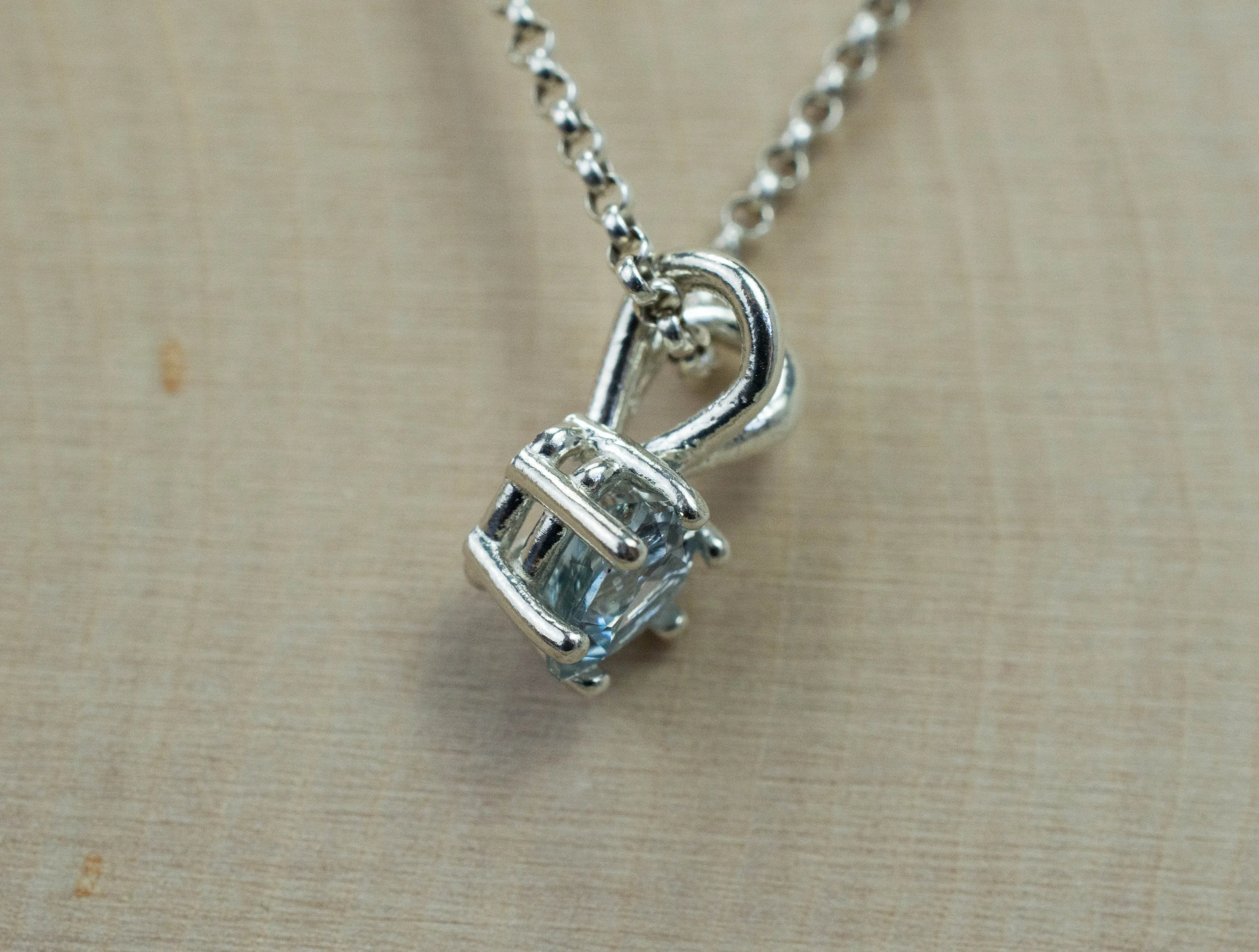 Montana Sapphire Pendant; Natural Untreated USA Sapphire; 0.890cts