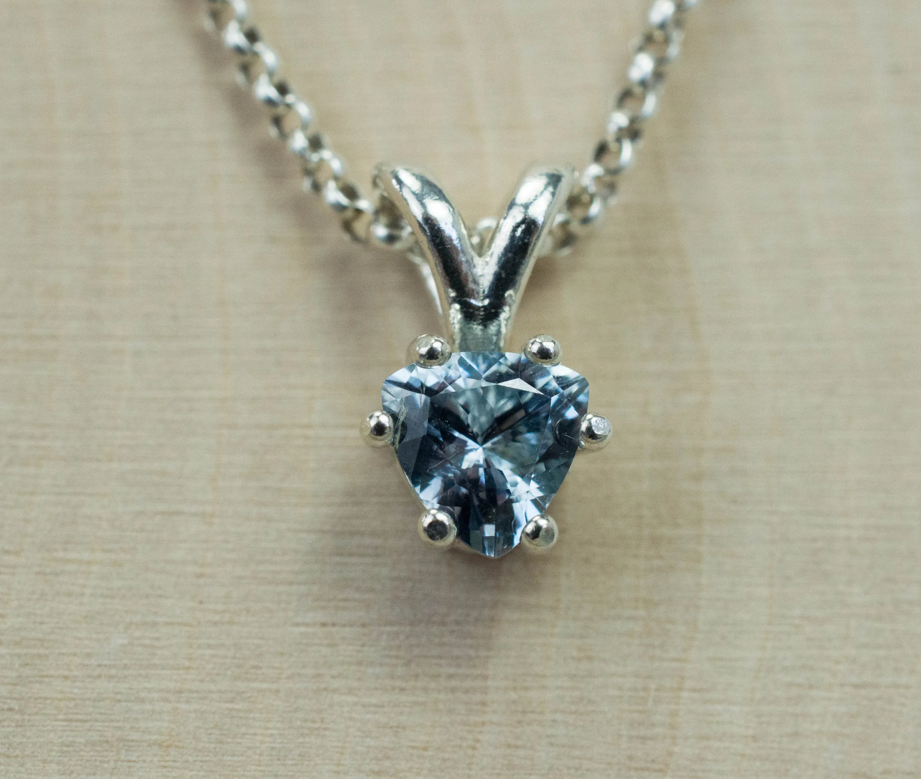 Montana Sapphire Pendant; Natural Untreated USA Sapphire; 0.890cts