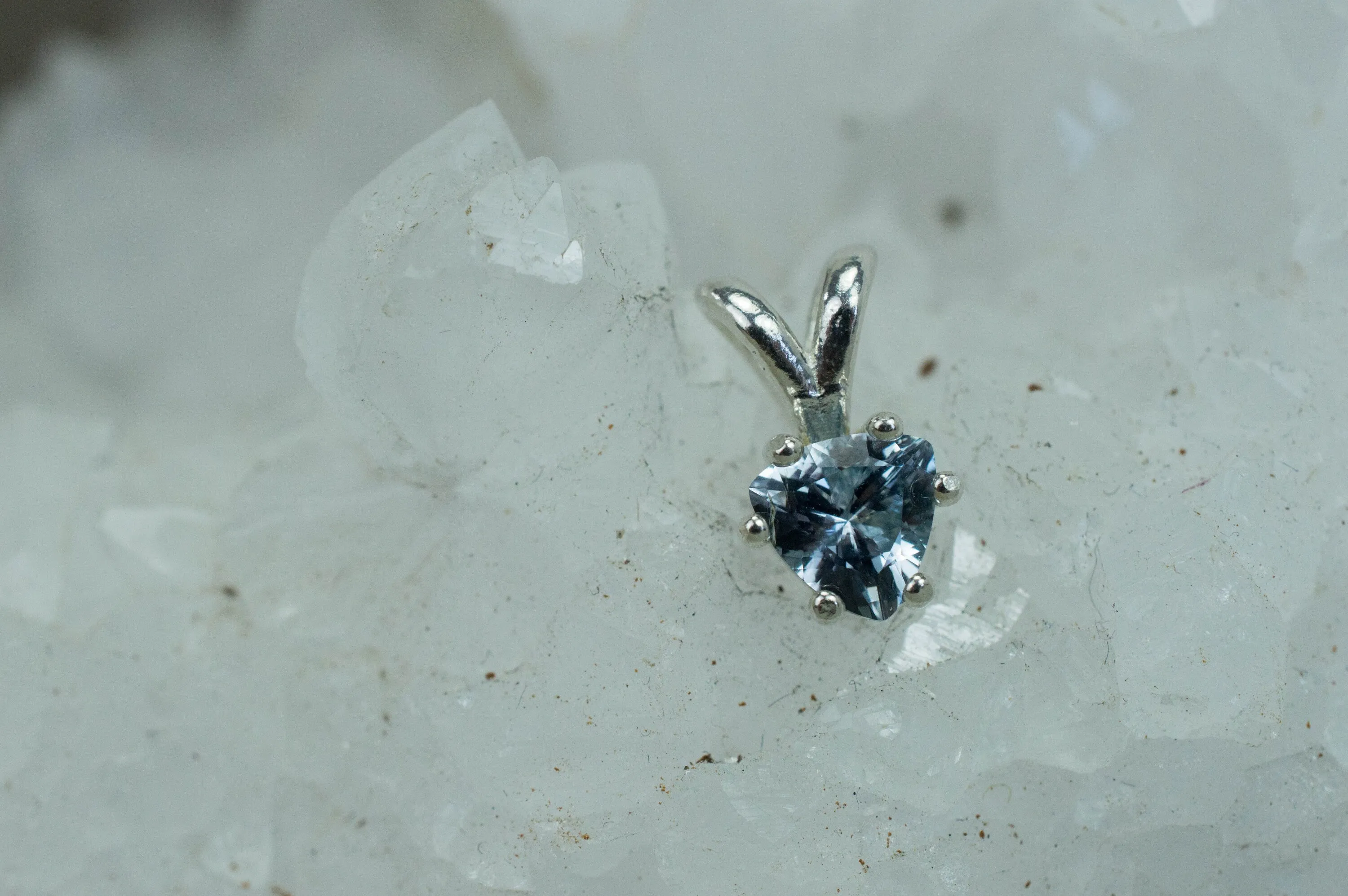 Montana Sapphire Pendant; Natural Untreated USA Sapphire; 0.890cts