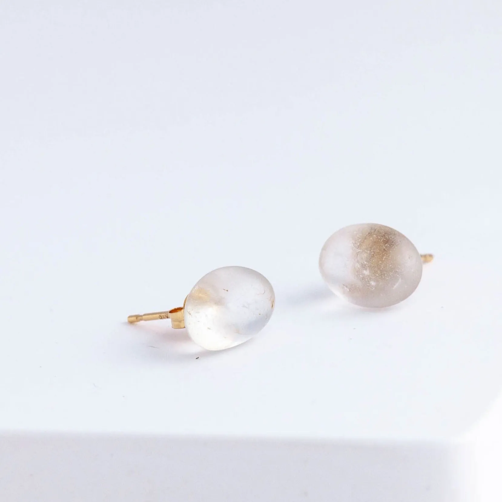 Rough stone topaz pebble stud